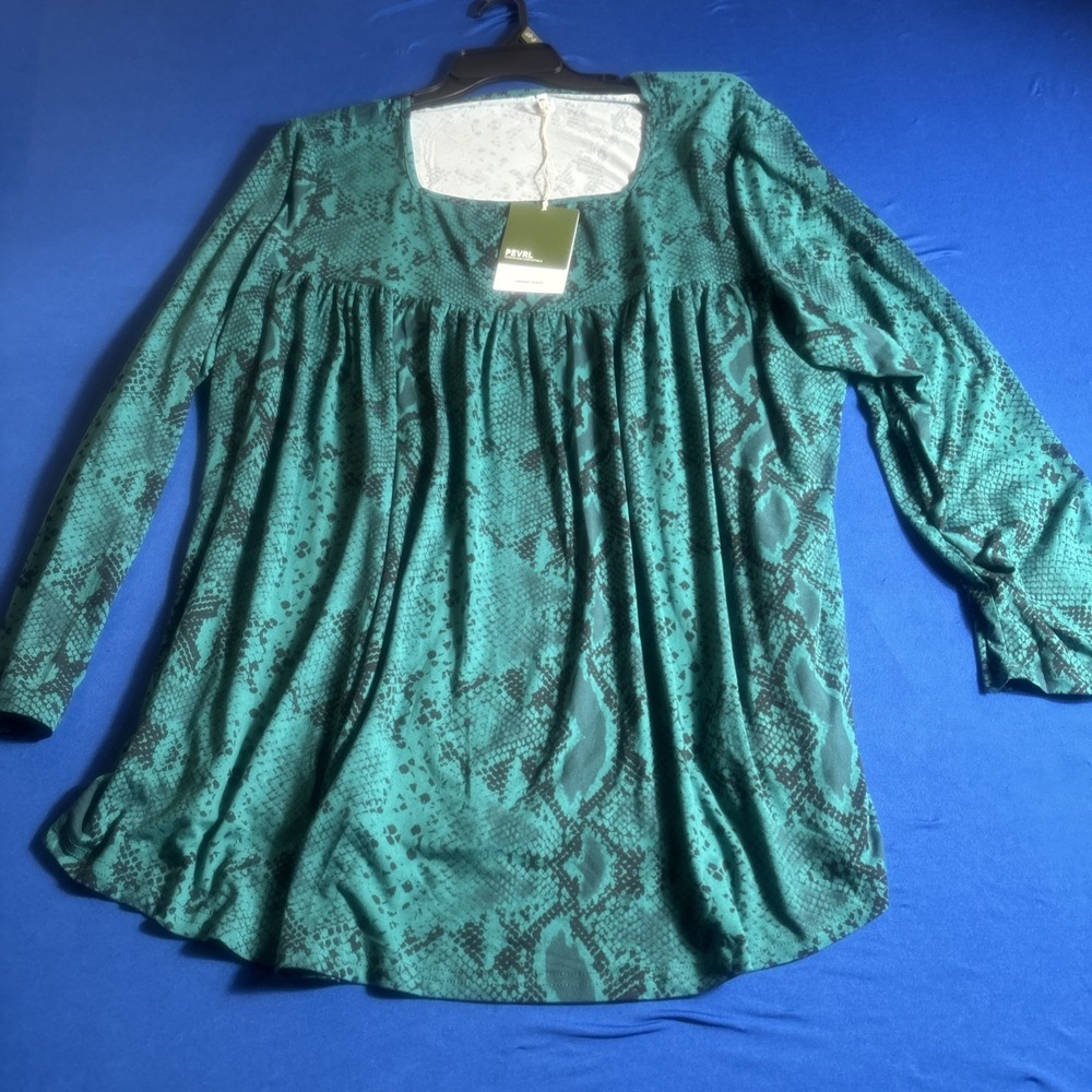 Woman's Plus Size Green Snake Print Flowy Top Sz X5 By Level Original Design New
